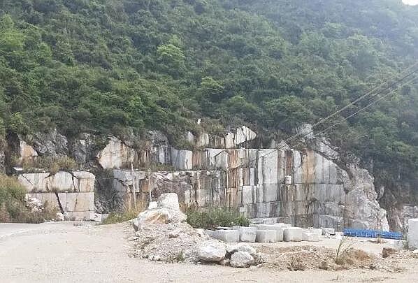 走進(jìn)清遠(yuǎn)陽山，親觸愛馬仕灰礦山