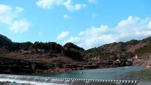 福建寧德托溪鄉(xiāng)壽寧紅石板材關(guān)停之后,重現(xiàn)綠水青山