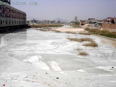 污染防治在攻堅·263在行動丨如皋長江鎮(zhèn)：石材城周邊突現(xiàn)“牛奶河”