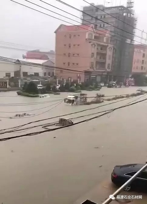 水頭超級(jí)暴雨！通往各大石材市場(chǎng)道路“一片汪洋”（附視頻圖片）