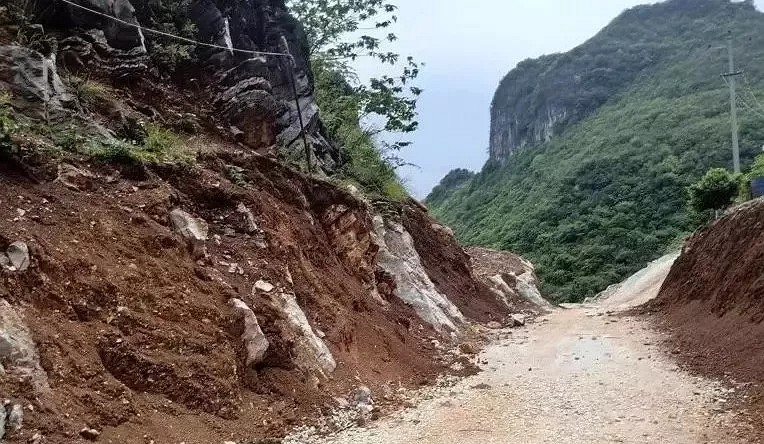 云南文山一石材公司擅自改變林地用途被處35727元罰款