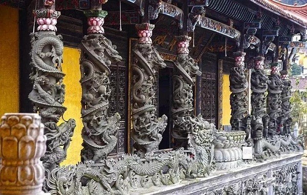 石雕龍柱的產(chǎn)生和象征意義