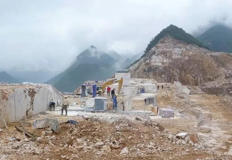 開一座礦山要花多少錢？這大的成本石材能不貴嗎？