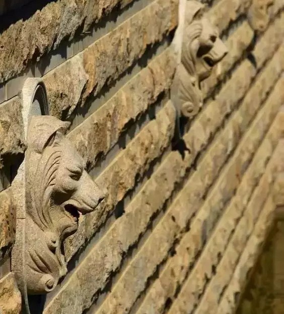 歷經(jīng)幾百年的石材裝飾依然宏偉壯麗--凡爾賽宮