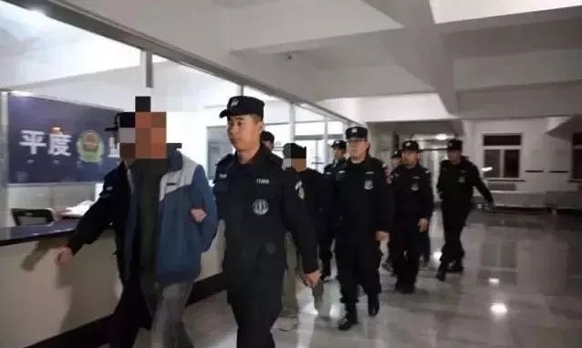 山東大澤山石材礦山封停，男子拉運(yùn)遺留石料被認(rèn)為是：盜竊！