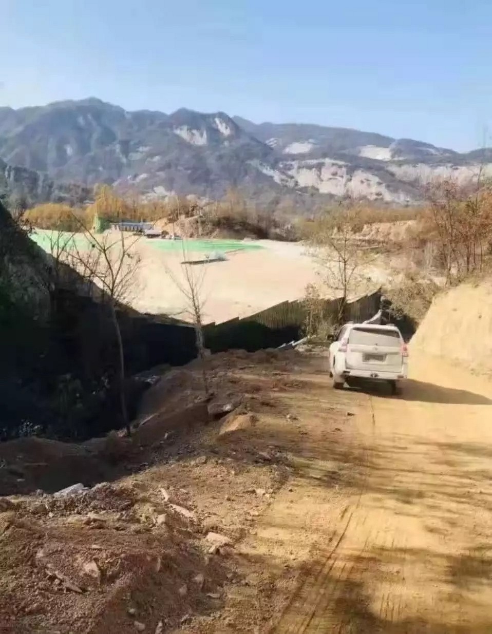 河南西峽縣漢王城村：舉報(bào)石材廠非法占地50多畝，毀林開采石料