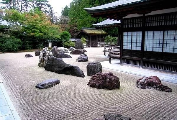 想在家里的院子擺放原石？這些小建議需要注意