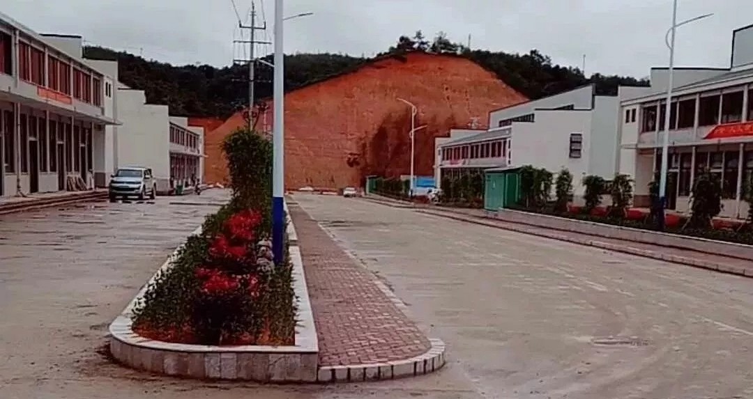 福建龍巖“永定紅”礦區(qū)熱火朝天，永定紅正常生產(chǎn)
