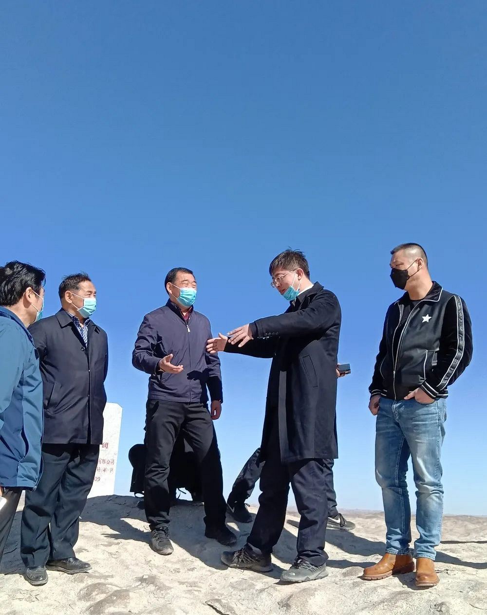 酒泉市長王立奇調(diào)研總投資5億多元肅北縣芨芨槽花崗巖礦項目，年產(chǎn)花崗巖飾面板材1000萬平方米