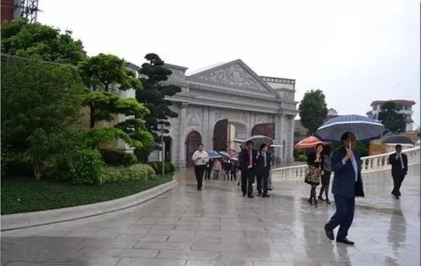 福建2億的石材別墅，刷新紀錄！光大門就500萬！