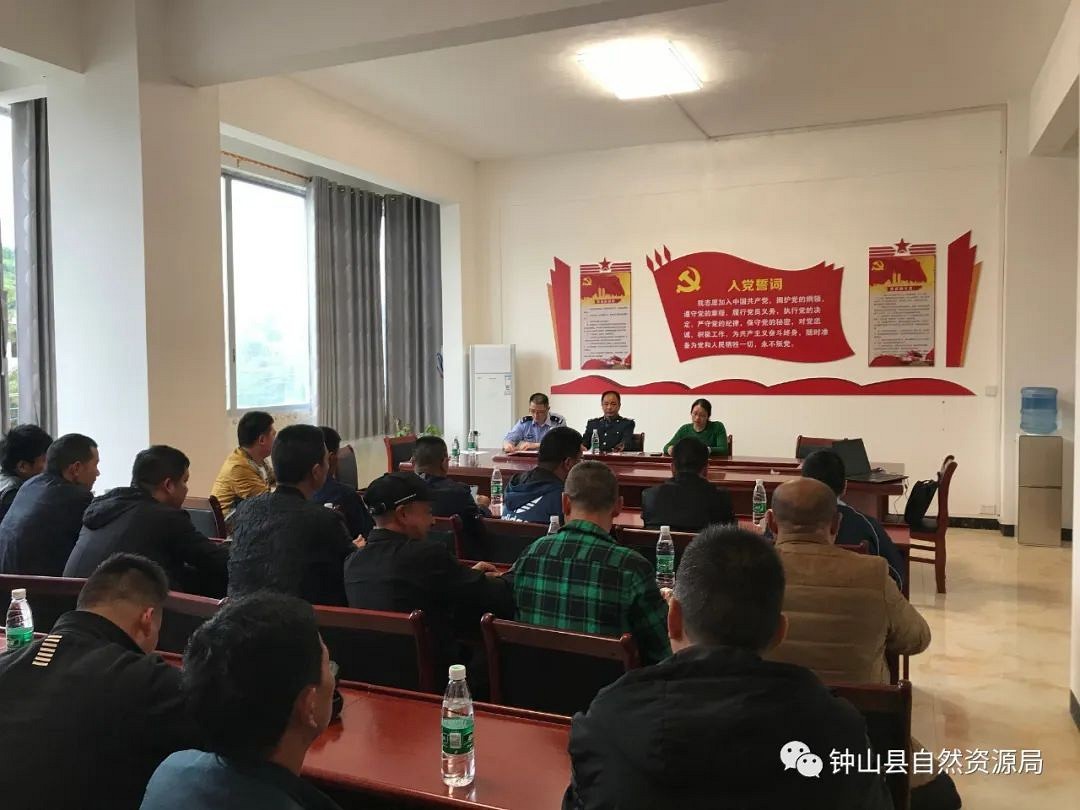 鐘山縣自然資源局、交通局、交警大隊(duì)聯(lián)合召開加強(qiáng)花崗巖礦山交通運(yùn)輸管理會(huì)議