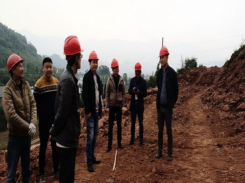蘆山縣應(yīng)急管理局現(xiàn)場(chǎng)指導(dǎo)礦山建設(shè)