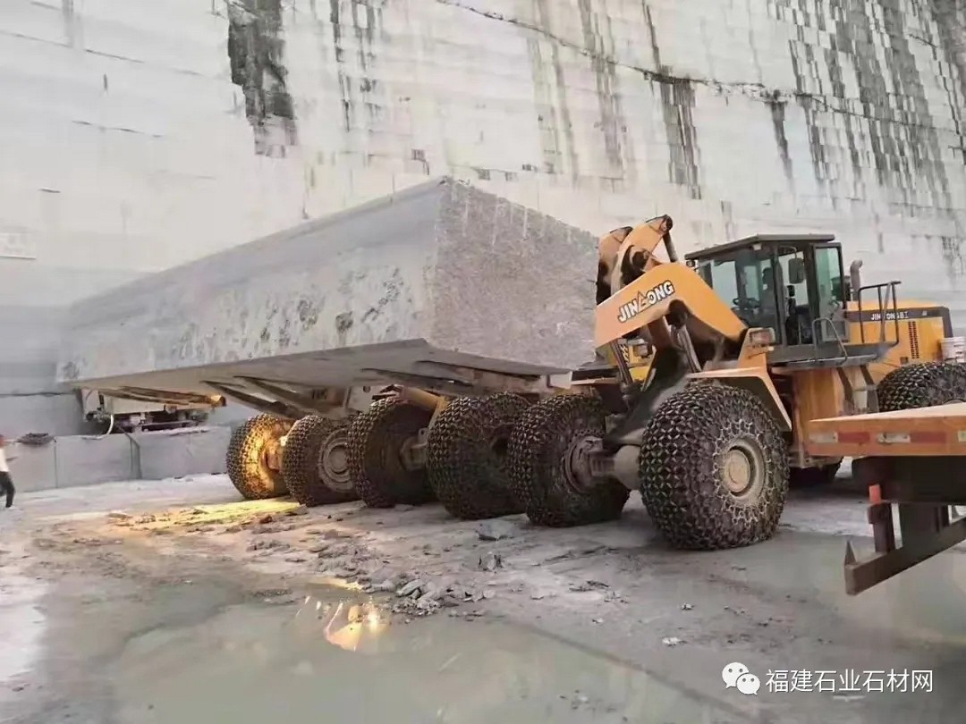 坐擁大型“封開花”礦山，多個大型工廠，實力做頂級石材的「華粵建材」，來了解一下！