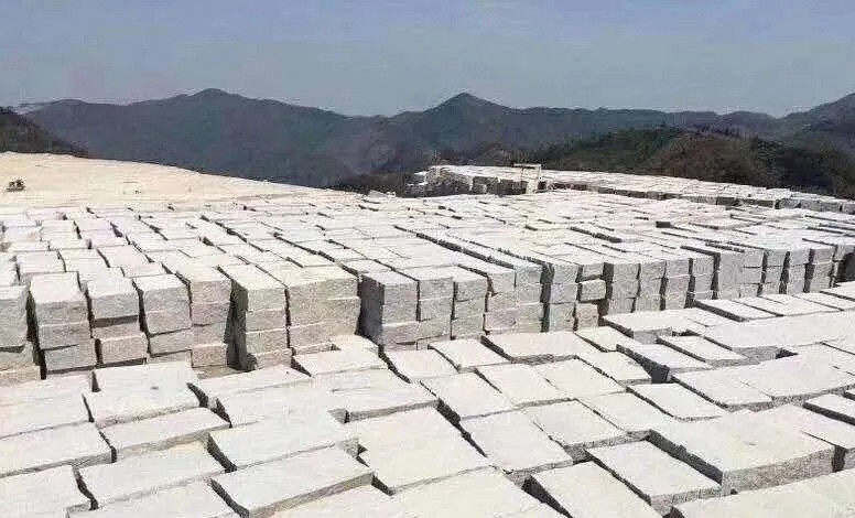 湖北省羅田縣石垅寨礦區(qū)飾面用花崗巖礦采礦權(quán)網(wǎng)上掛牌出讓公告，起拍2733萬元