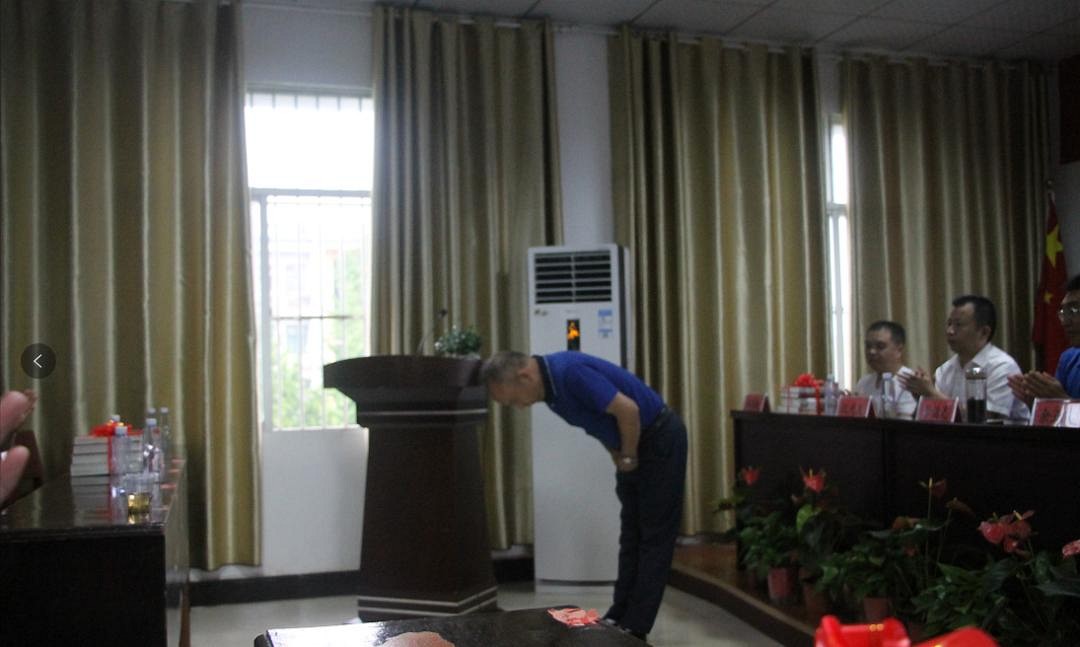 深深一恭寄鐘情 ——吳山鎮(zhèn)第36個(gè)教師節(jié)側(cè)記