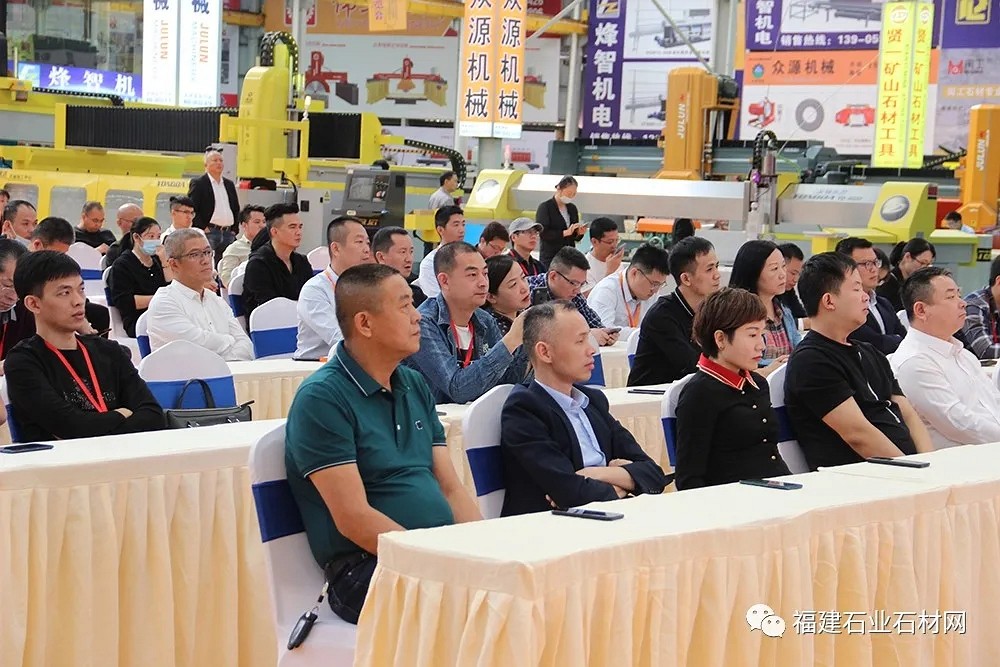 一波訂單來(lái)襲！石材巖板輔料企業(yè)與客商強(qiáng)強(qiáng)聯(lián)合，攜手繪藍(lán)圖：簽約儀式在弘一機(jī)械城成功舉行