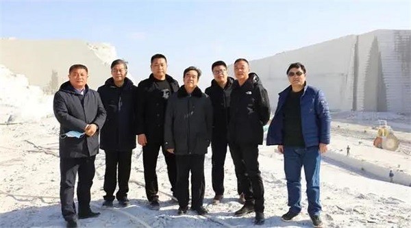新疆建設(shè)兵團(tuán)十三師領(lǐng)導(dǎo)蒞臨中部（麻城）石材循環(huán)經(jīng)濟(jì)產(chǎn)業(yè)園考察