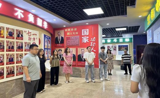 電商產(chǎn)業(yè)園黨支部、石材園社區(qū)聯(lián)合開展“關(guān)愛新群體 護(hù)航新業(yè)態(tài)”暖心行動(dòng)