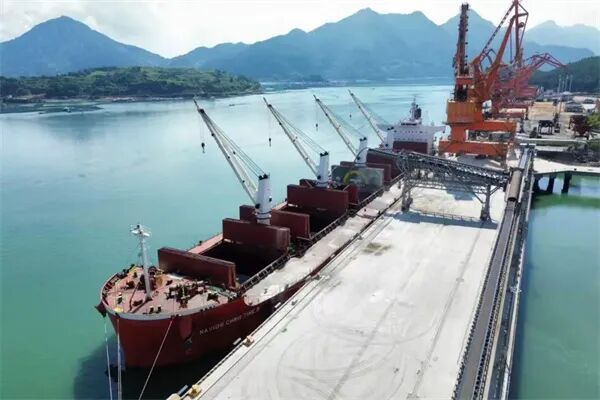 首航！福建寧德55350噸花崗巖碎石啟航印尼 外貿(mào)砂石再添新通道