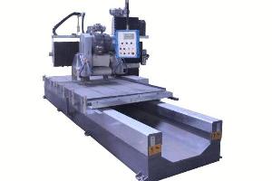 PLC-1500(1300)電腦控制異型條切割機(jī)