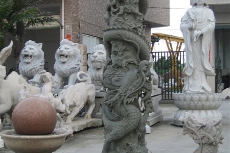 龍紋石柱