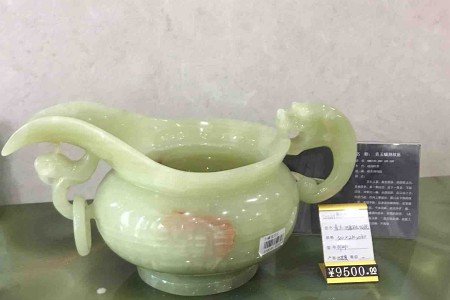 青玉蟠虺紋匜