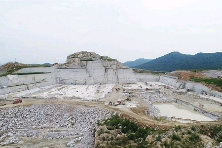 芝麻白，自有礦山