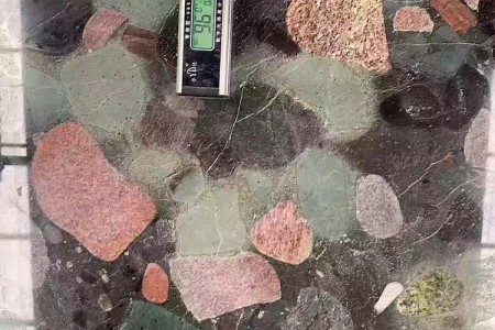 七彩石