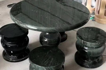 石桌