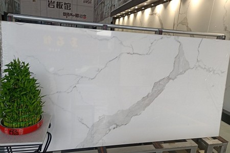 魚肚白巖板