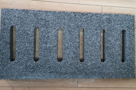 芝麻黑（小藍(lán)寶燒面水溝蓋板）