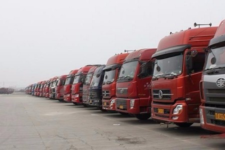 配有停車場(chǎng)