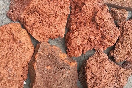 紅色火山石