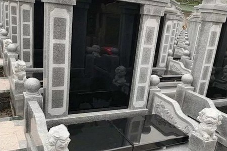 傳統(tǒng)墓碑