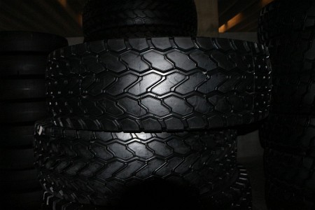 華魯 20.5R25