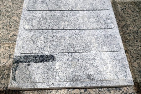 行進(jìn)盲道石