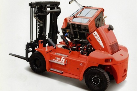 G系列12-13.5t 內(nèi)燃平衡重式叉車