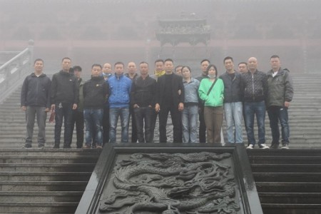 中國黑蒙古黑貴州黑領(lǐng)導(dǎo)員工合影