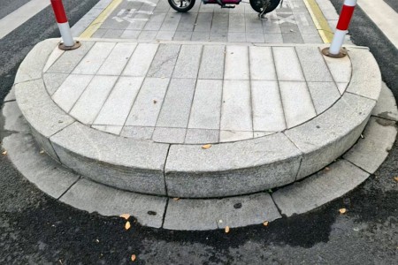 路沿石