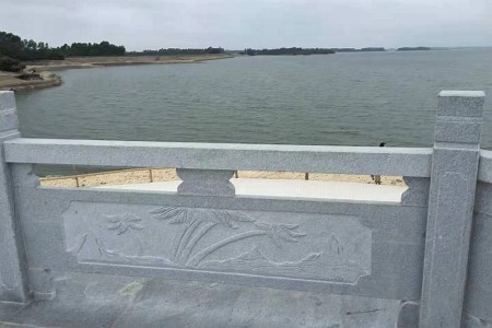 石護欄