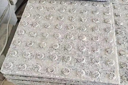 盲道石