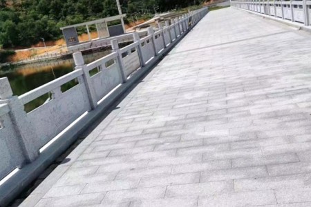 石護欄