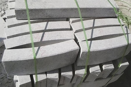 彎道路沿石