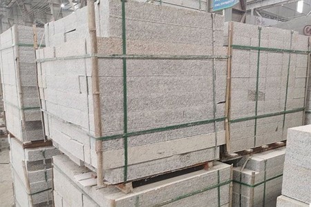 超低價(jià)路沿石福建工廠淺紅色石材馬路牙子成功紅平緣石