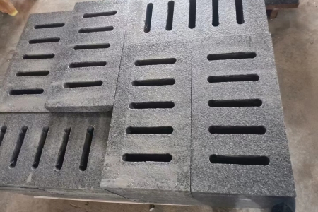鐘山青地漏石（水渠板））