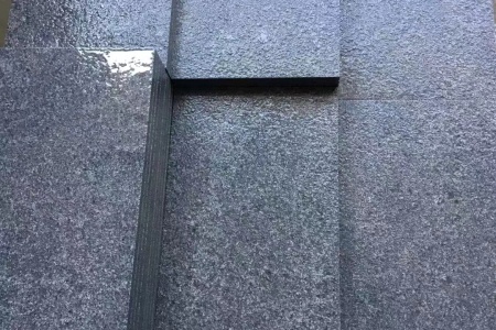 芝麻黑火燒面規(guī)格板地鋪石