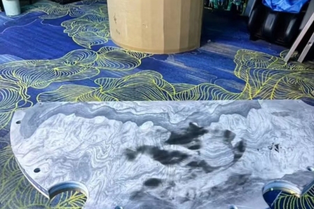 臺(tái)球桌