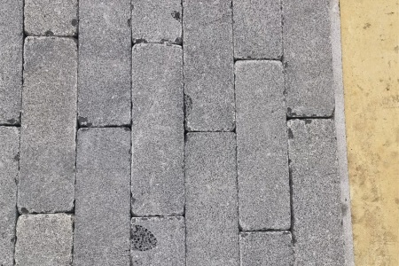 海南黑滾筒面
