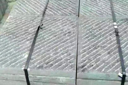 青石鑿面