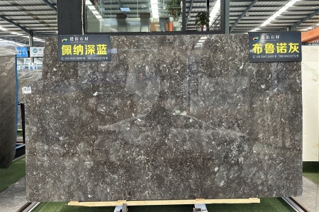 布魯諾灰